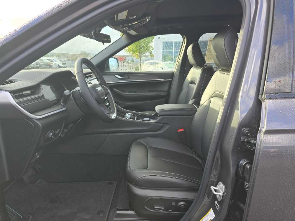 Thumbnail: 2025 Jeep Grand Cherokee L - 9