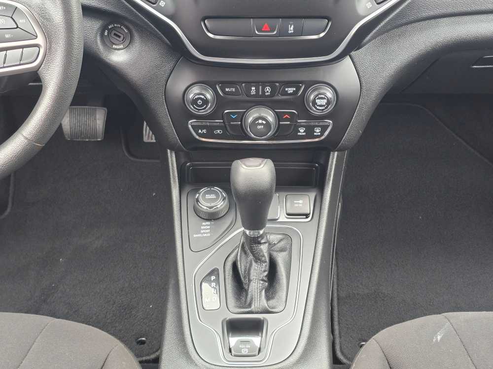 Thumbnail: 2021 Jeep Cherokee - 13