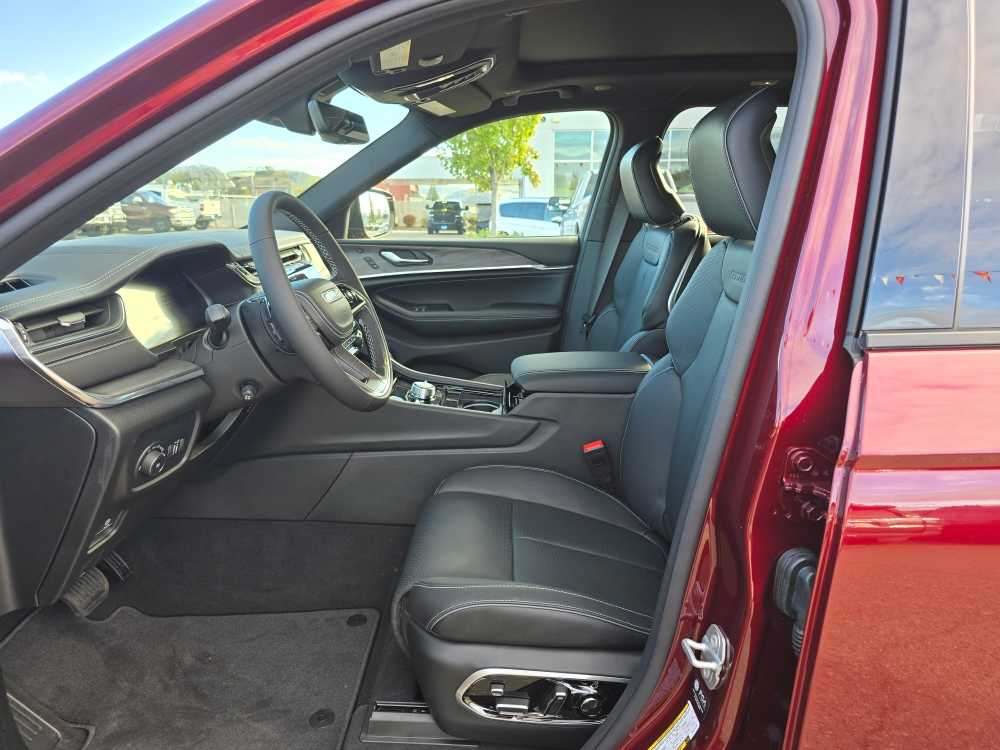 Thumbnail: 2025 Jeep Grand Cherokee - 9