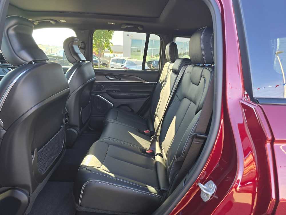 Thumbnail: 2025 Jeep Grand Cherokee - 16