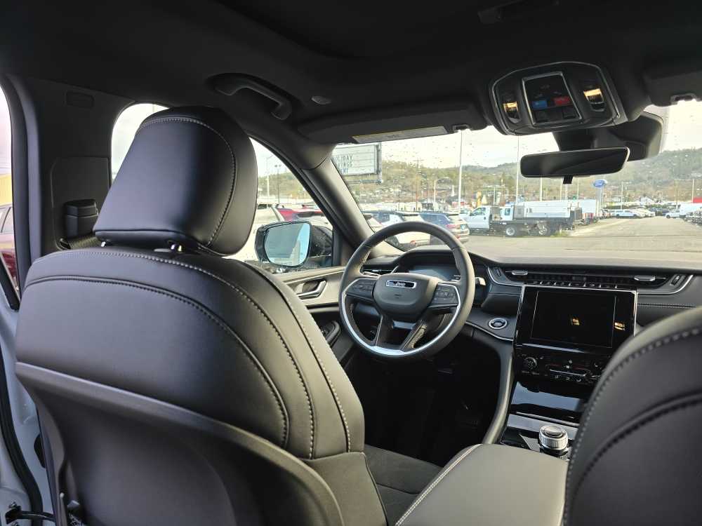 Thumbnail: 2025 Jeep Grand Cherokee L - 10