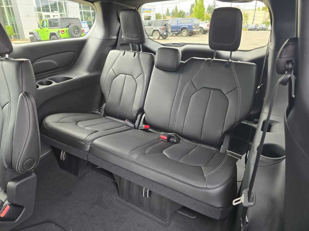 Thumbnail: 2026 Chrysler Pacifica - 17