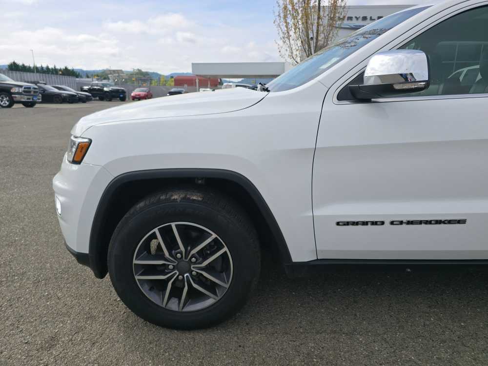 Thumbnail: 2019 Jeep Grand Cherokee - 18