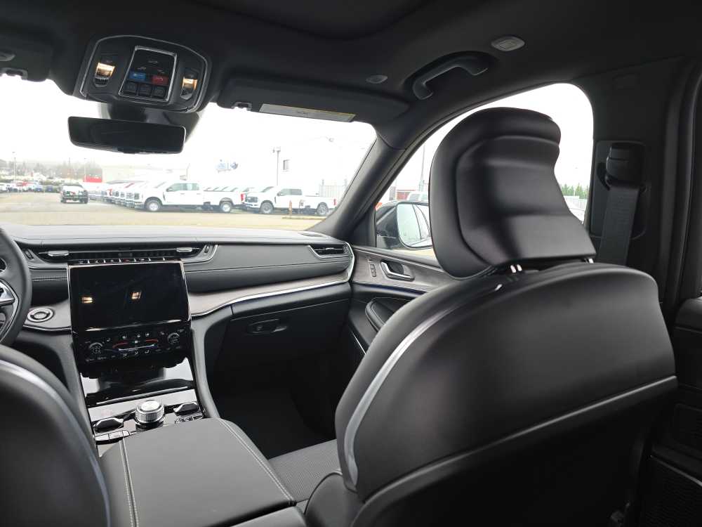 Thumbnail: 2025 Jeep Grand Cherokee - 14