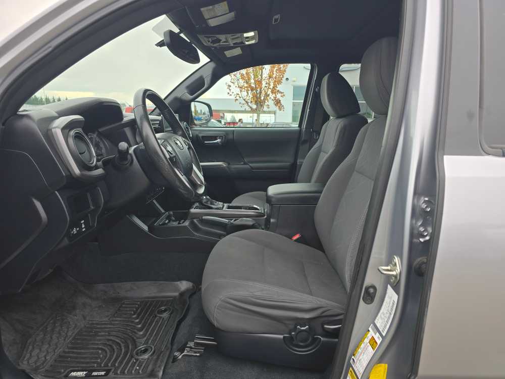 Thumbnail: 2016 Toyota Tacoma - 9