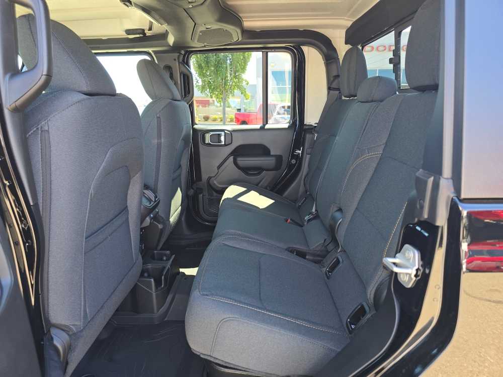 Thumbnail: 2025 Jeep Gladiator - 16