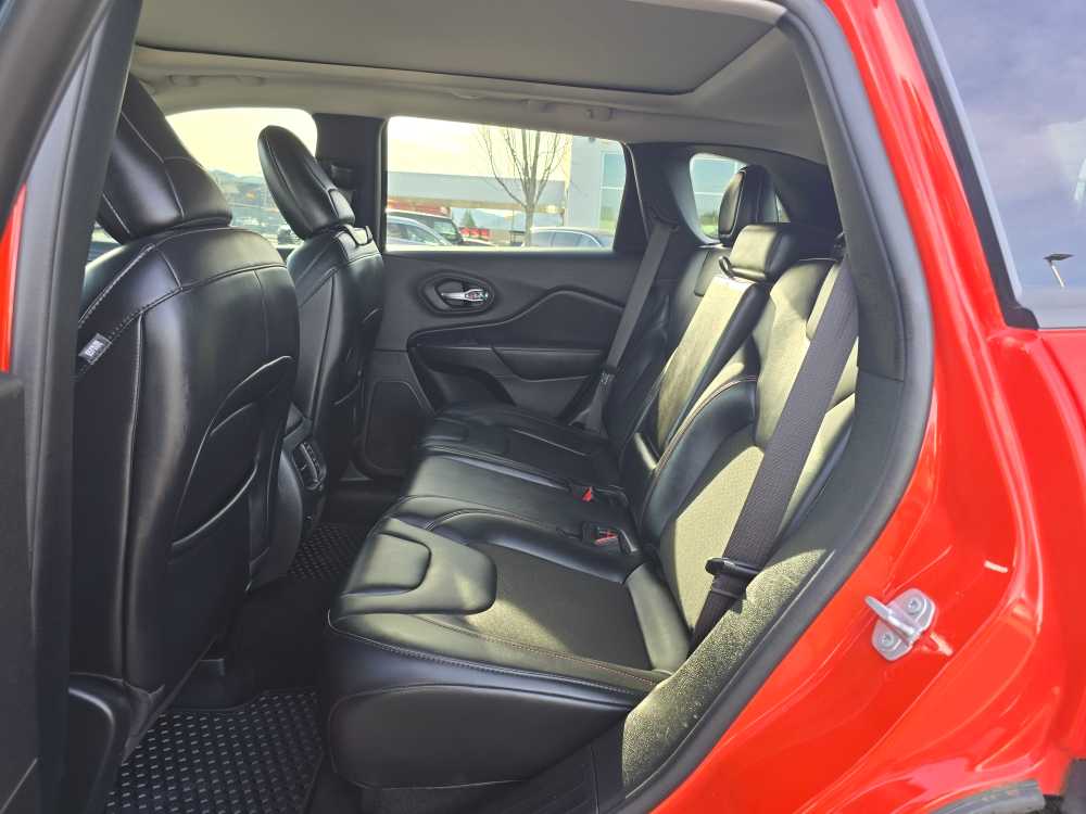 Thumbnail: 2021 Jeep Cherokee - 16