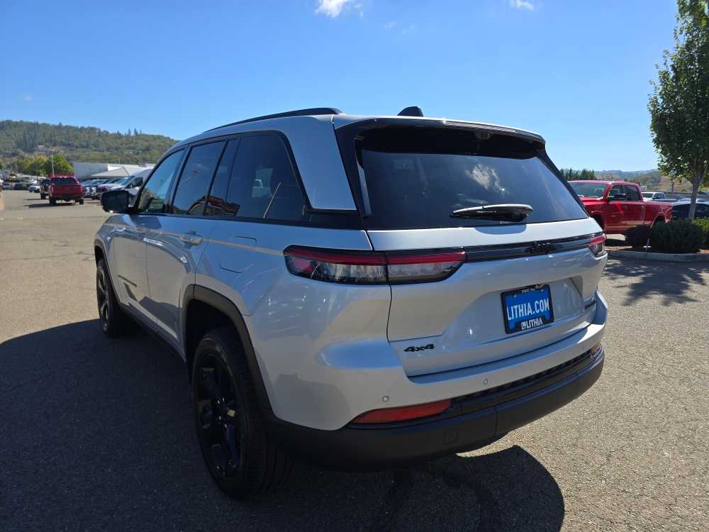 Thumbnail: 2025 Jeep Grand Cherokee - 3