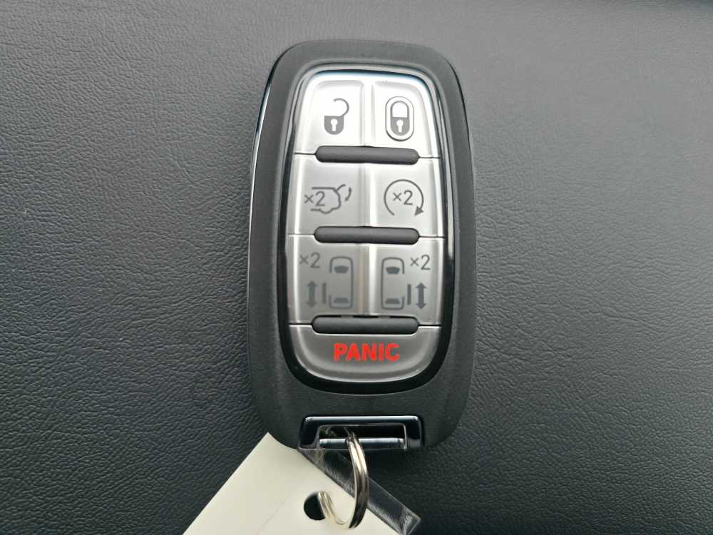 Thumbnail: 2026 Chrysler Pacifica - 22