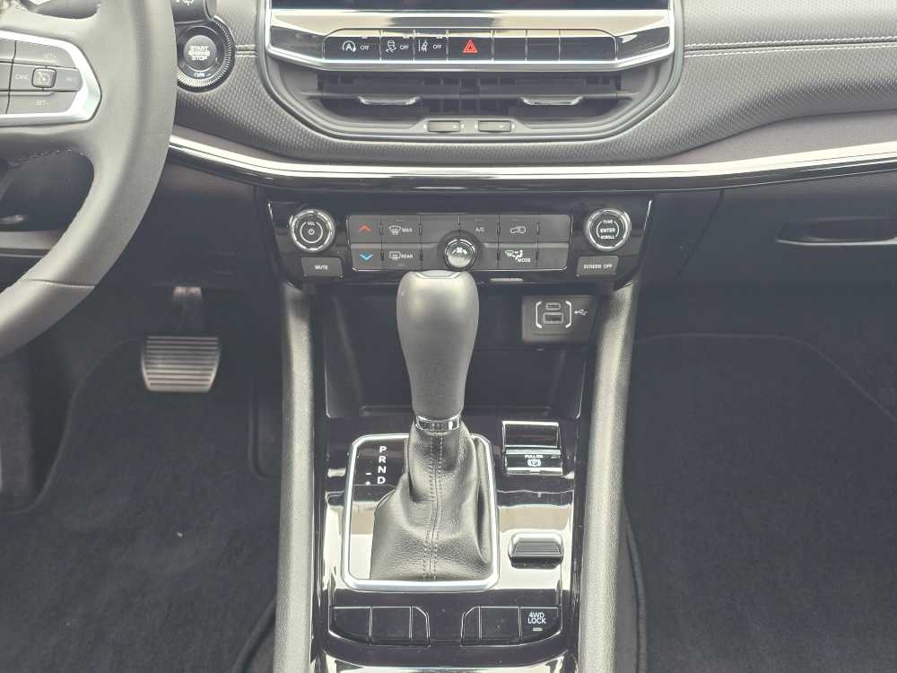 Thumbnail: 2022 Jeep Compass - 13