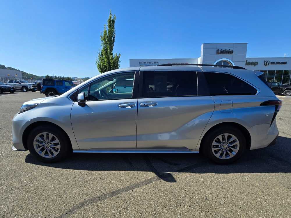 Used 2023 Toyota Sienna XLE with VIN 5TDYRKEC5PS168697 for sale in Roseburg, OR