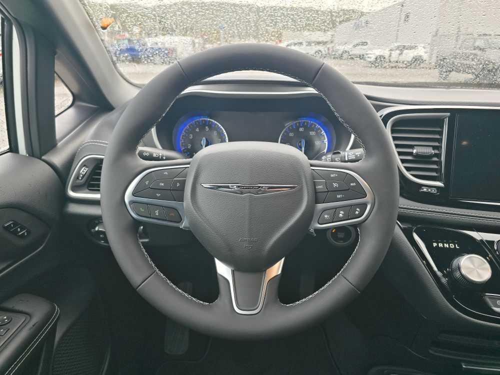 Thumbnail: 2026 Chrysler Pacifica - 11