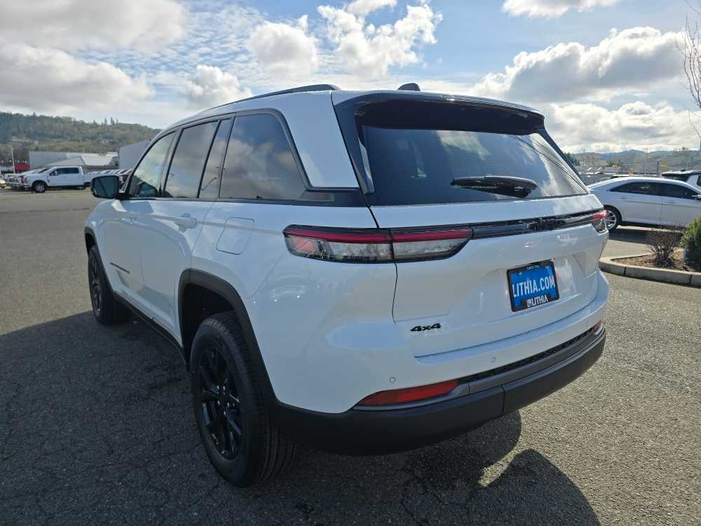 Thumbnail: 2026 Jeep Grand Cherokee - 3