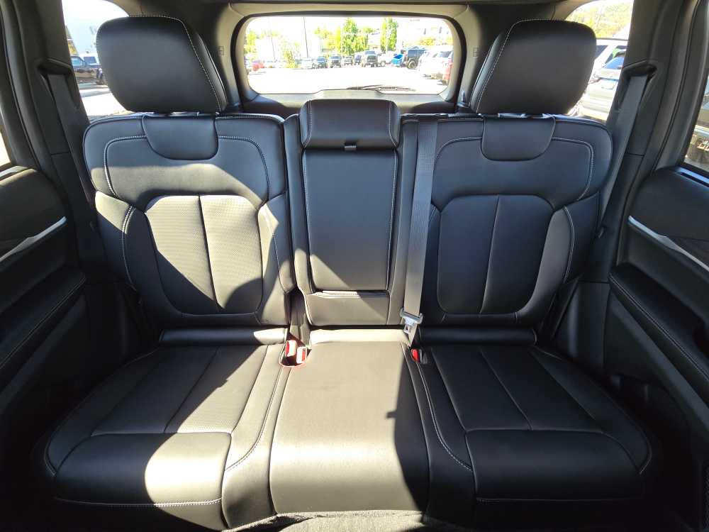 Thumbnail: 2025 Jeep Grand Cherokee - 17