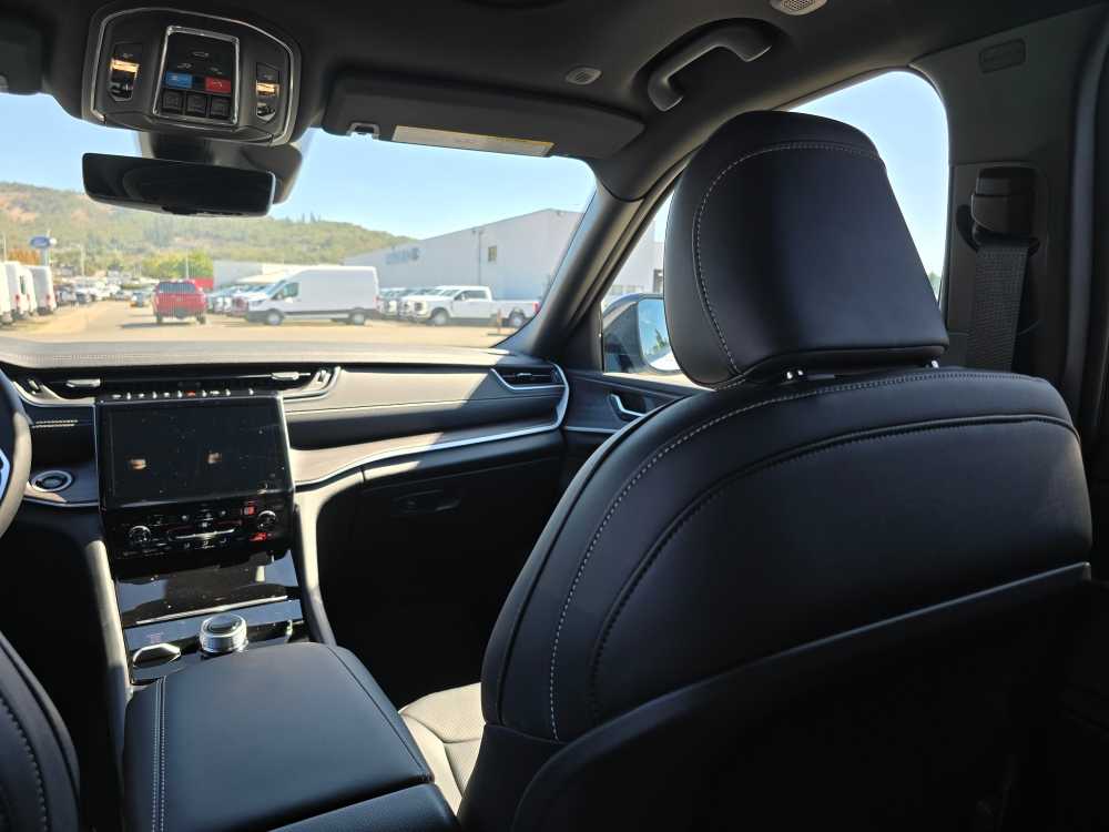 Thumbnail: 2025 Jeep Grand Cherokee - 14