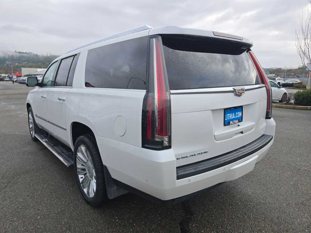Thumbnail: 2019 Cadillac Escalade - 3