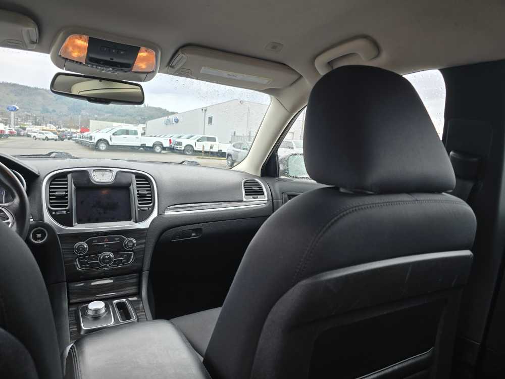 Thumbnail: 2019 Chrysler 300 - 14