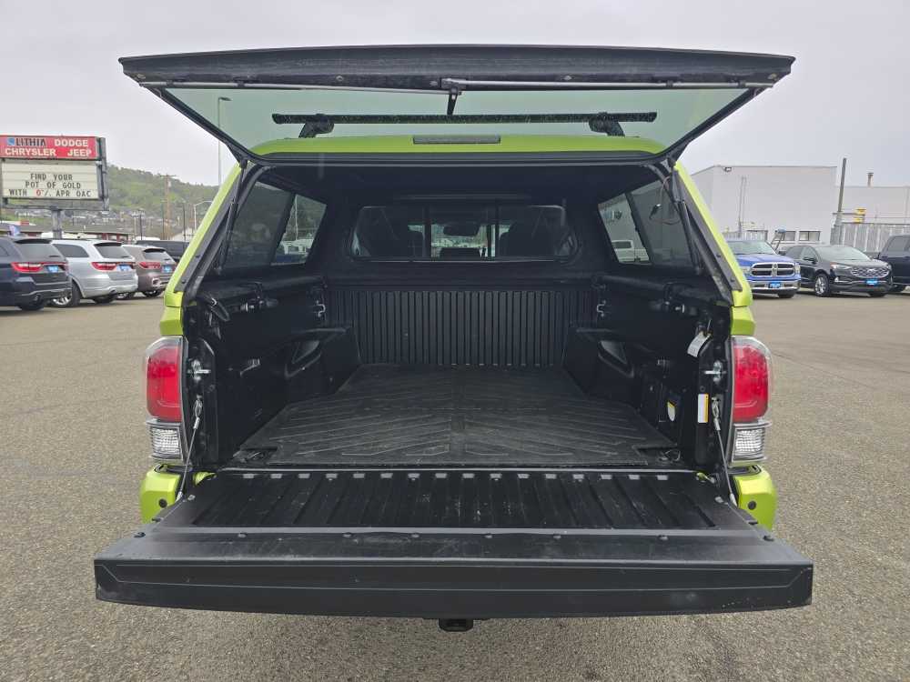 Thumbnail: 2022 Toyota Tacoma - 19