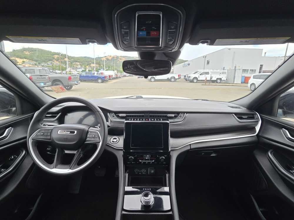 Thumbnail: 2024 Jeep Grand Cherokee - 14