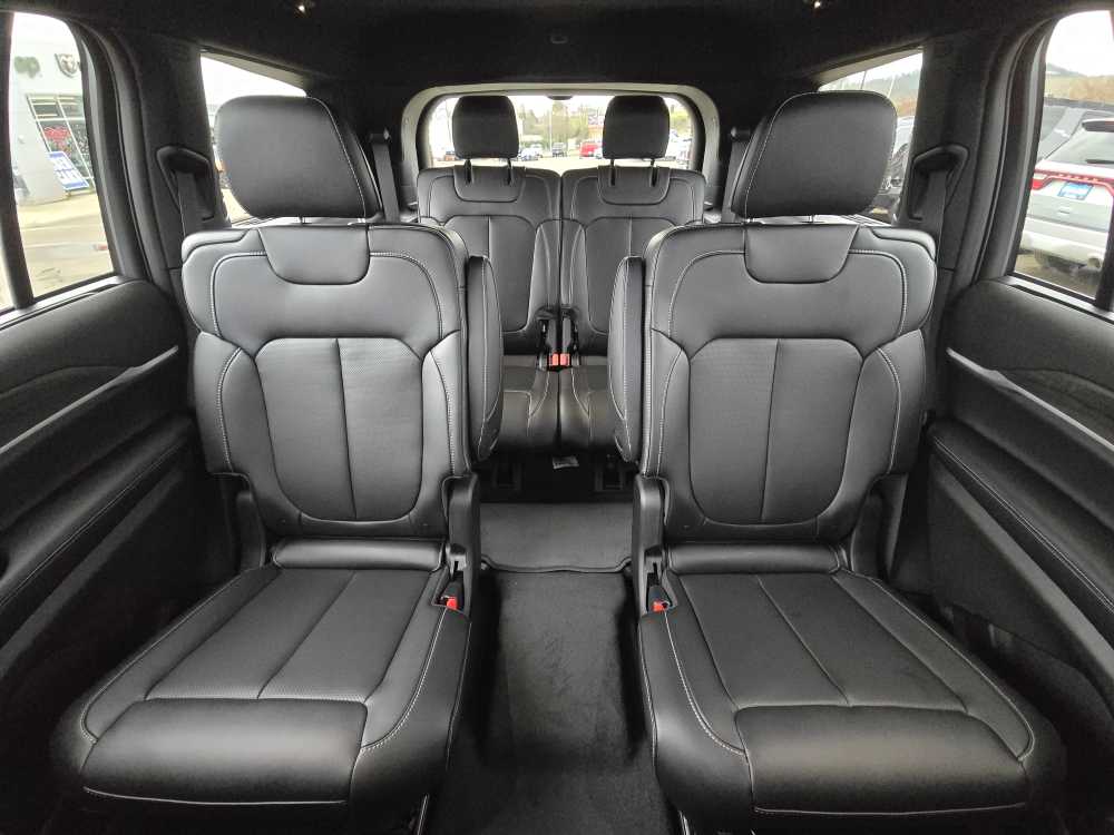 Thumbnail: 2025 Jeep Grand Cherokee L - 18