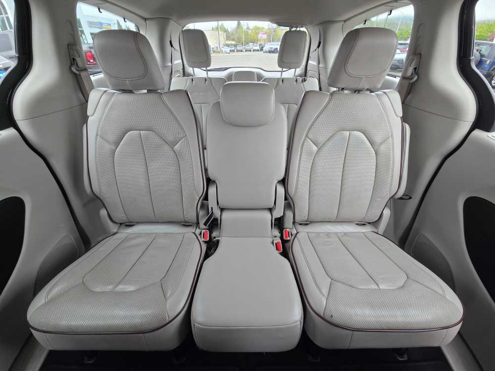Thumbnail: 2017 Chrysler Pacifica - 18