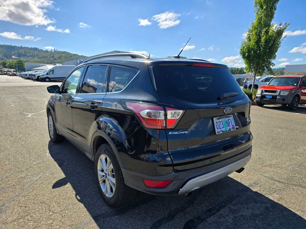 Used 2018 Ford Escape SE with VIN 1FMCU9GD2JUA43114 for sale in Roseburg, OR