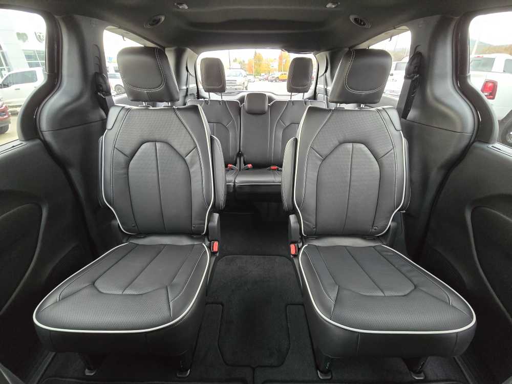 Thumbnail: 2026 Chrysler Pacifica - 18