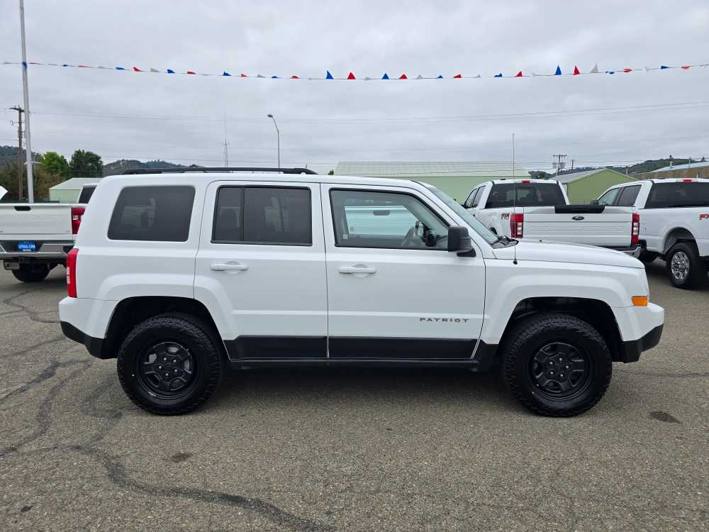 Thumbnail: 2016 Jeep Patriot - 6