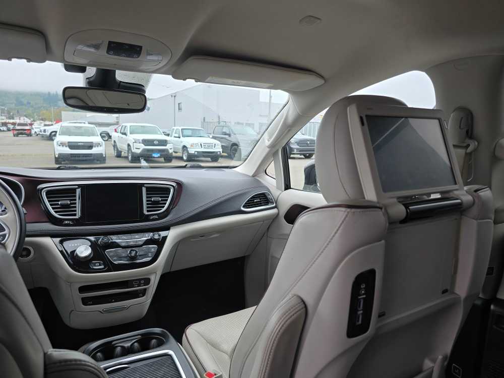 Thumbnail: 2017 Chrysler Pacifica - 14