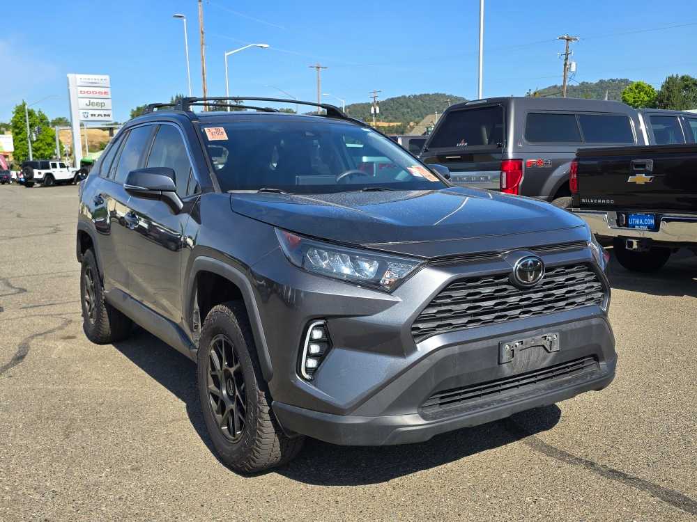 2020 Toyota RAV4 LE 4