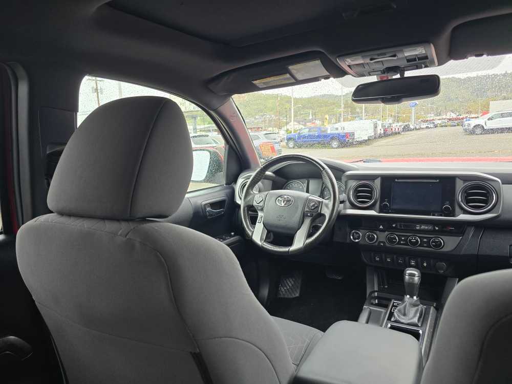 Thumbnail: 2016 Toyota Tacoma - 10