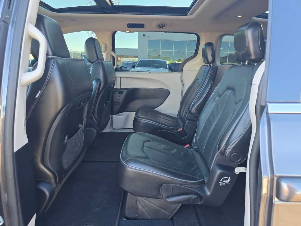 Thumbnail: 2020 Chrysler Pacifica - 16