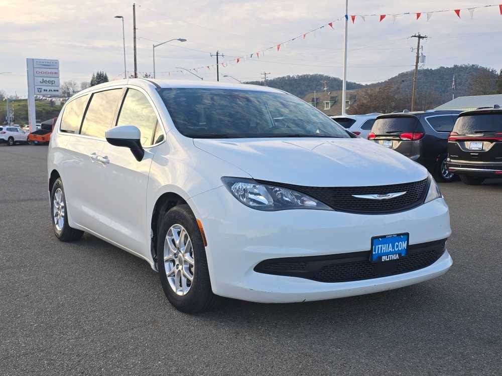 Thumbnail: 2023 Chrysler Voyager - 7