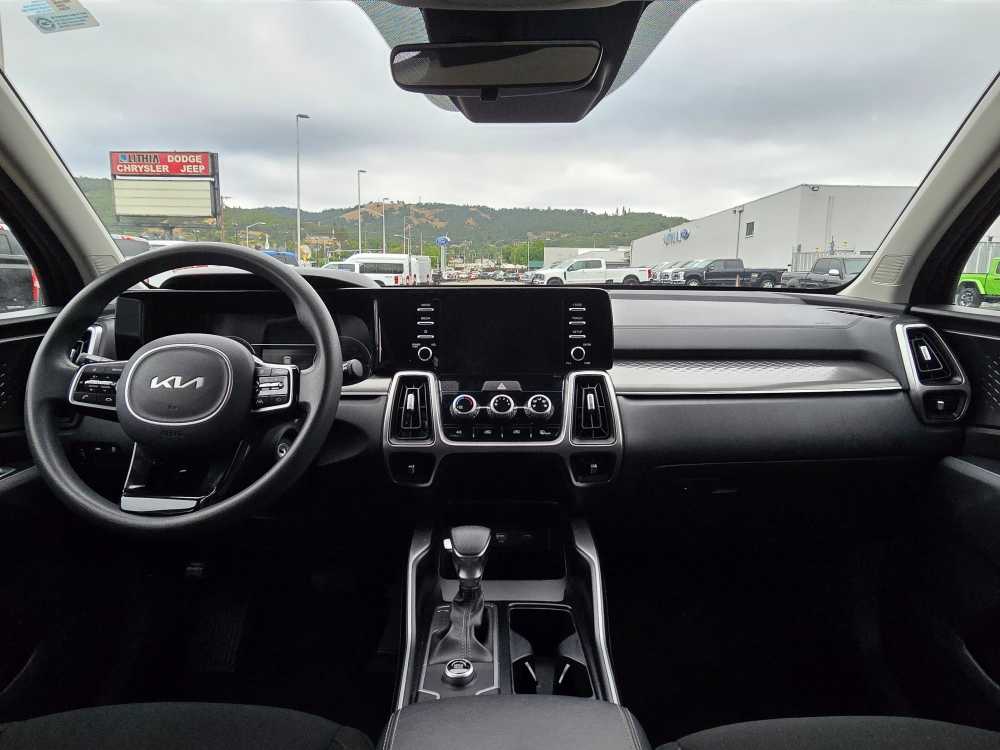 2022 Kia Sorento LX 15