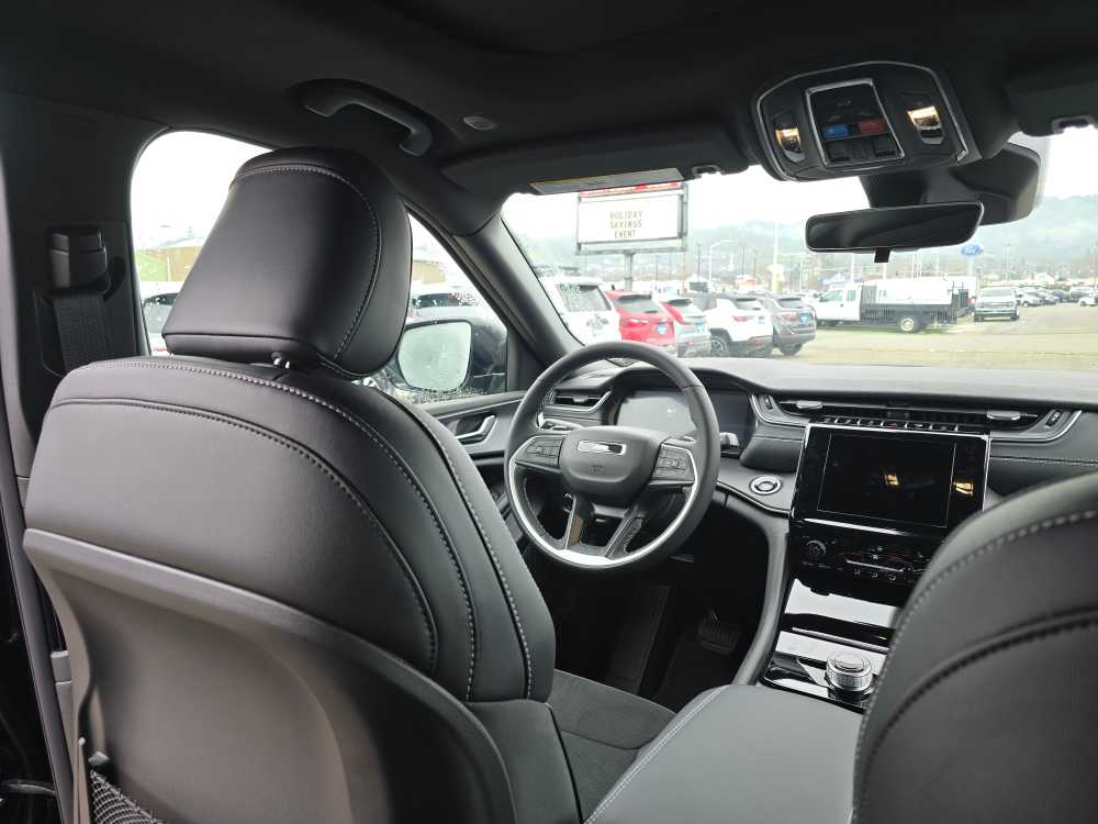 Thumbnail: 2025 Jeep Grand Cherokee L - 10