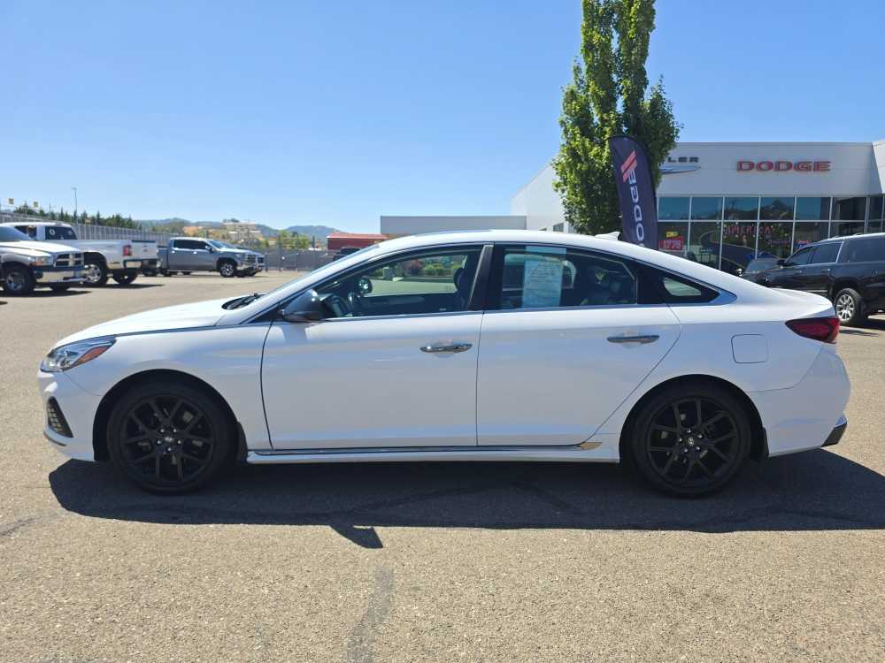 Used 2018 Hyundai Sonata Limited with VIN 5NPE34AB8JH676110 for sale in Roseburg, OR