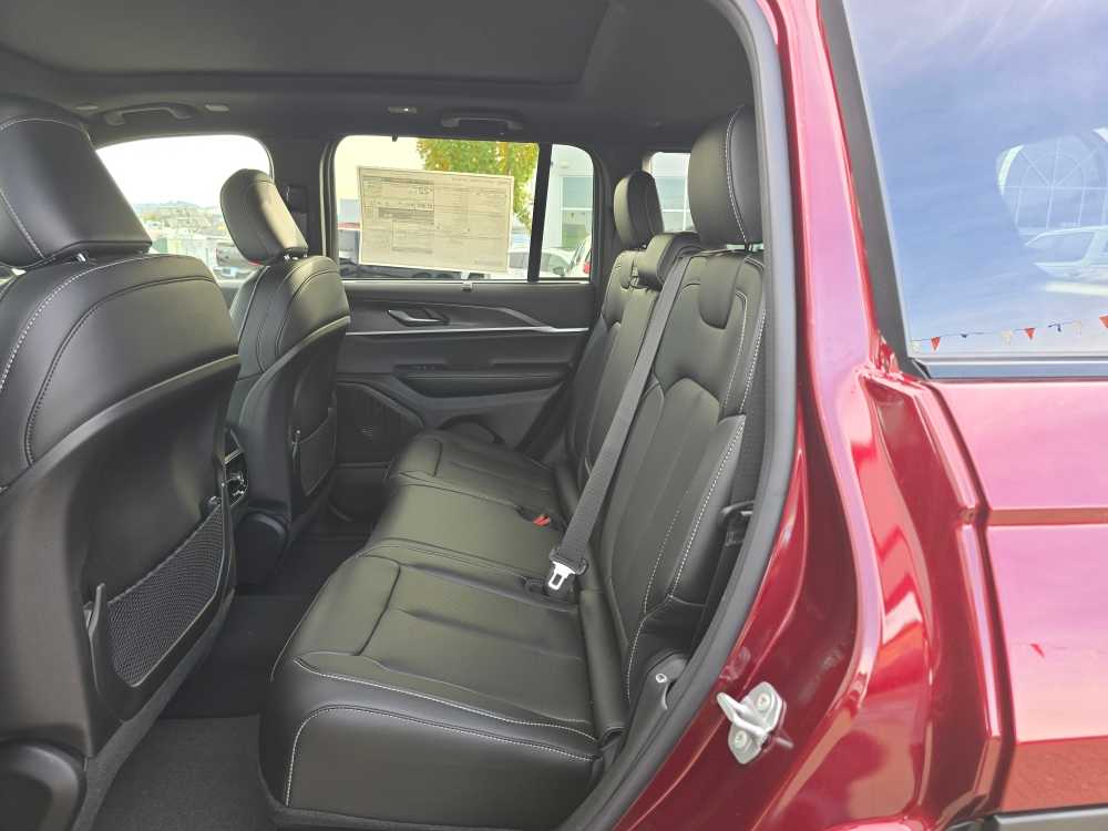 Thumbnail: 2025 Jeep Grand Cherokee - 16