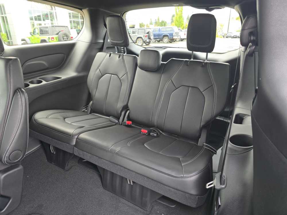 Thumbnail: 2026 Chrysler Pacifica - 17