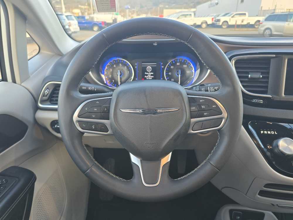 Thumbnail: 2023 Chrysler Voyager - 11