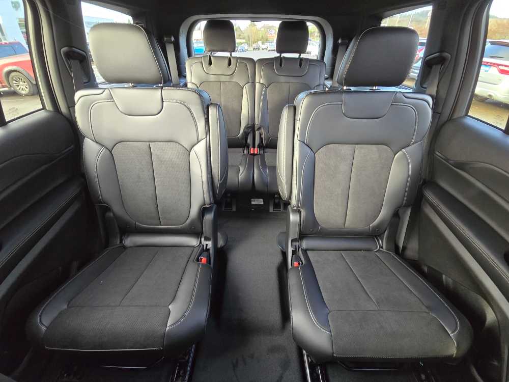 Thumbnail: 2025 Jeep Grand Cherokee L - 18