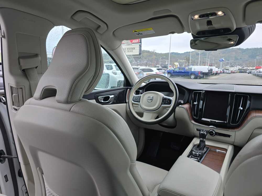 Thumbnail: 2021 Volvo XC60 - 10