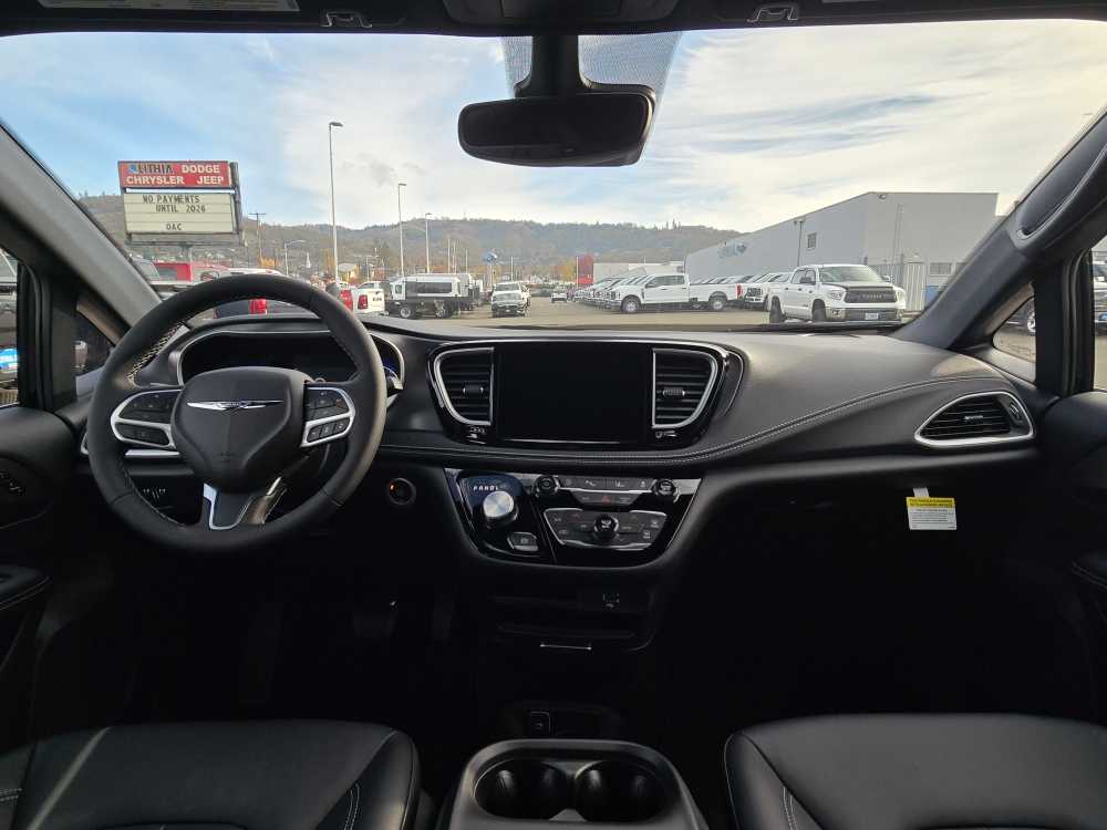 Thumbnail: 2026 Chrysler Pacifica - 15