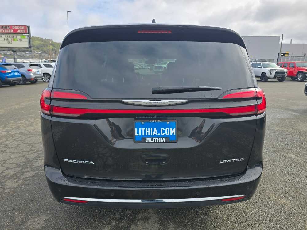 Thumbnail: 2024 Chrysler Pacifica - 4