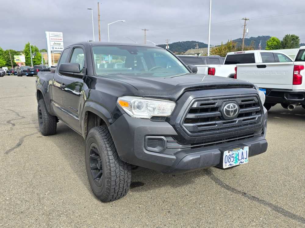 Thumbnail: 2018 Toyota Tacoma - 4