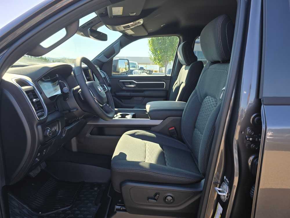 Thumbnail: 2026 RAM 1500 - 9