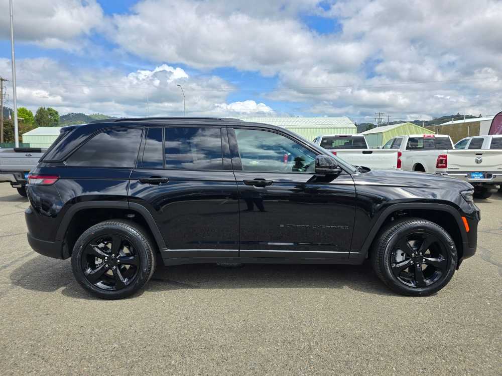 Thumbnail: 2025 Jeep Grand Cherokee - 6