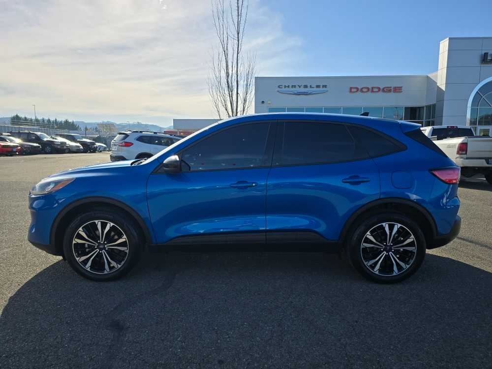Used 2021 Ford Escape SE with VIN 1FMCU9G64MUA01176 for sale in Roseburg, OR