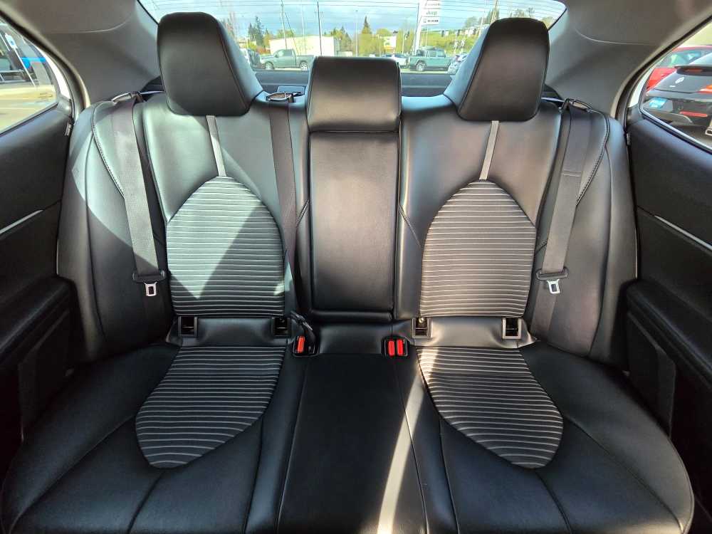 2020 Toyota Camry SE 17