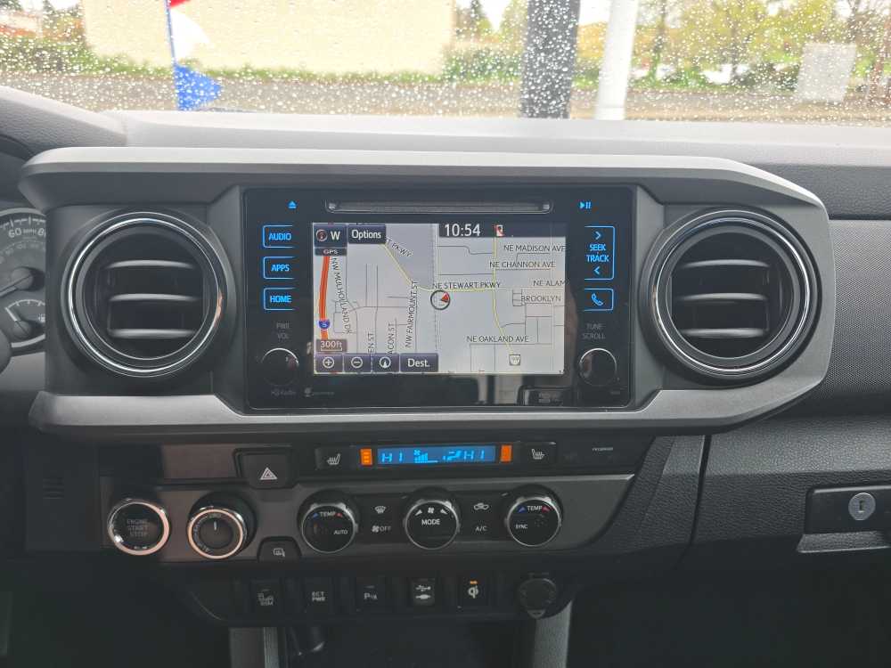 Thumbnail: 2016 Toyota Tacoma - 12