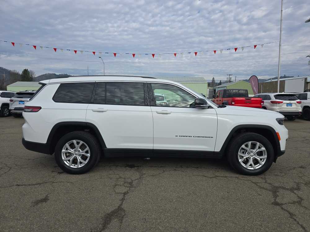 Thumbnail: 2023 Jeep Grand Cherokee - 6